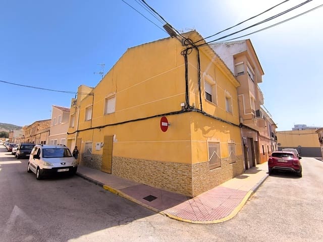 6 Zimmer Haus zu verkaufen in Pinoso mit Garage - 56.000 € (Ref: 9928671)