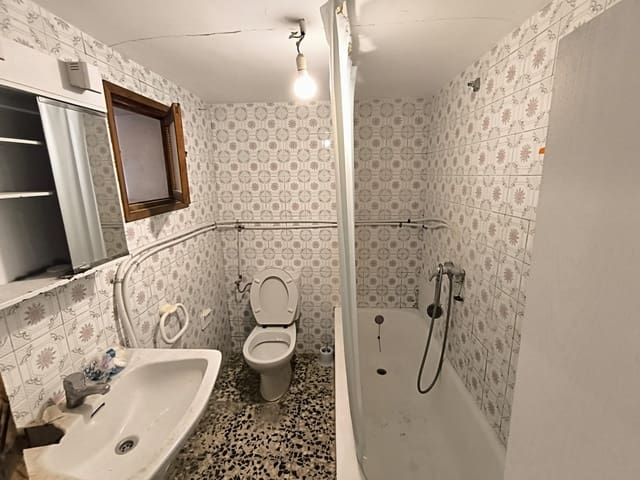 6 Zimmer Haus zu verkaufen in Pinoso mit Garage - 56.000 € (Ref: 9928671)