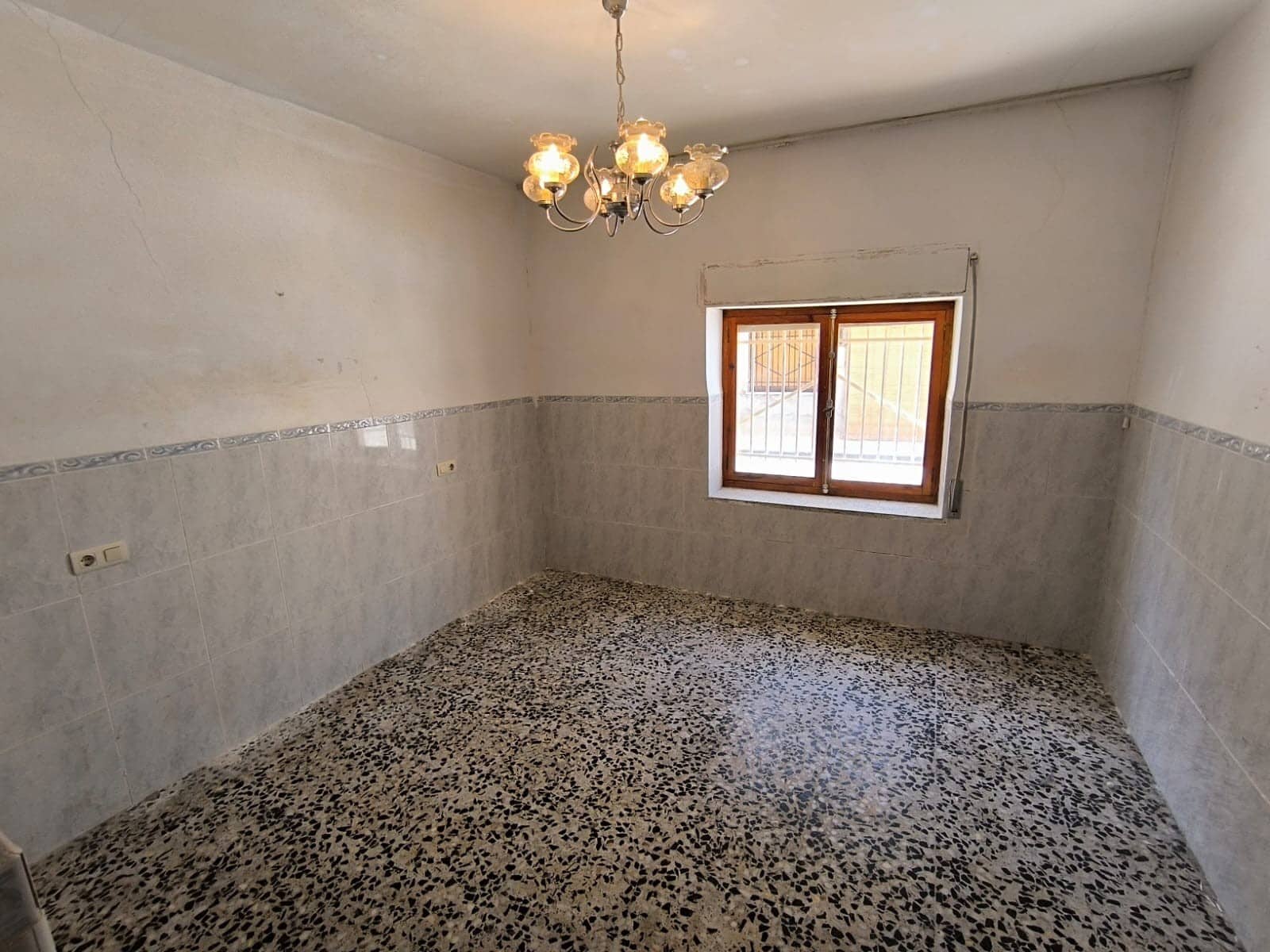 6 Zimmer Haus zu verkaufen in Pinoso mit Garage - 56.000 € (Ref: 9928671)