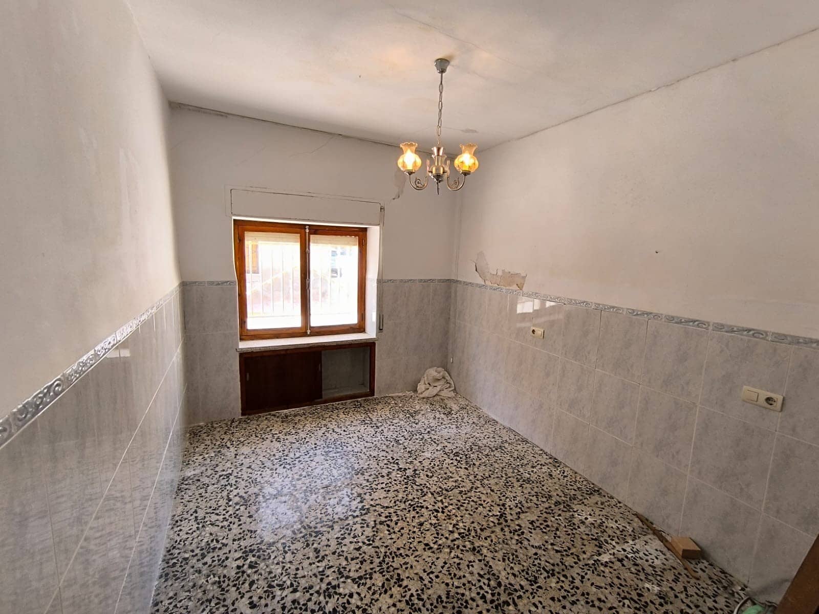 6 Zimmer Haus zu verkaufen in Pinoso mit Garage - 56.000 € (Ref: 9928671)