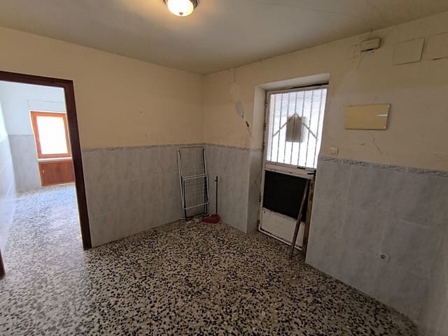6 Zimmer Haus zu verkaufen in Pinoso mit Garage - 56.000 € (Ref: 9928671)