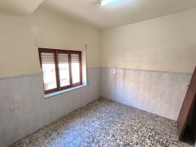 6 Zimmer Haus zu verkaufen in Pinoso mit Garage - 56.000 € (Ref: 9928671)