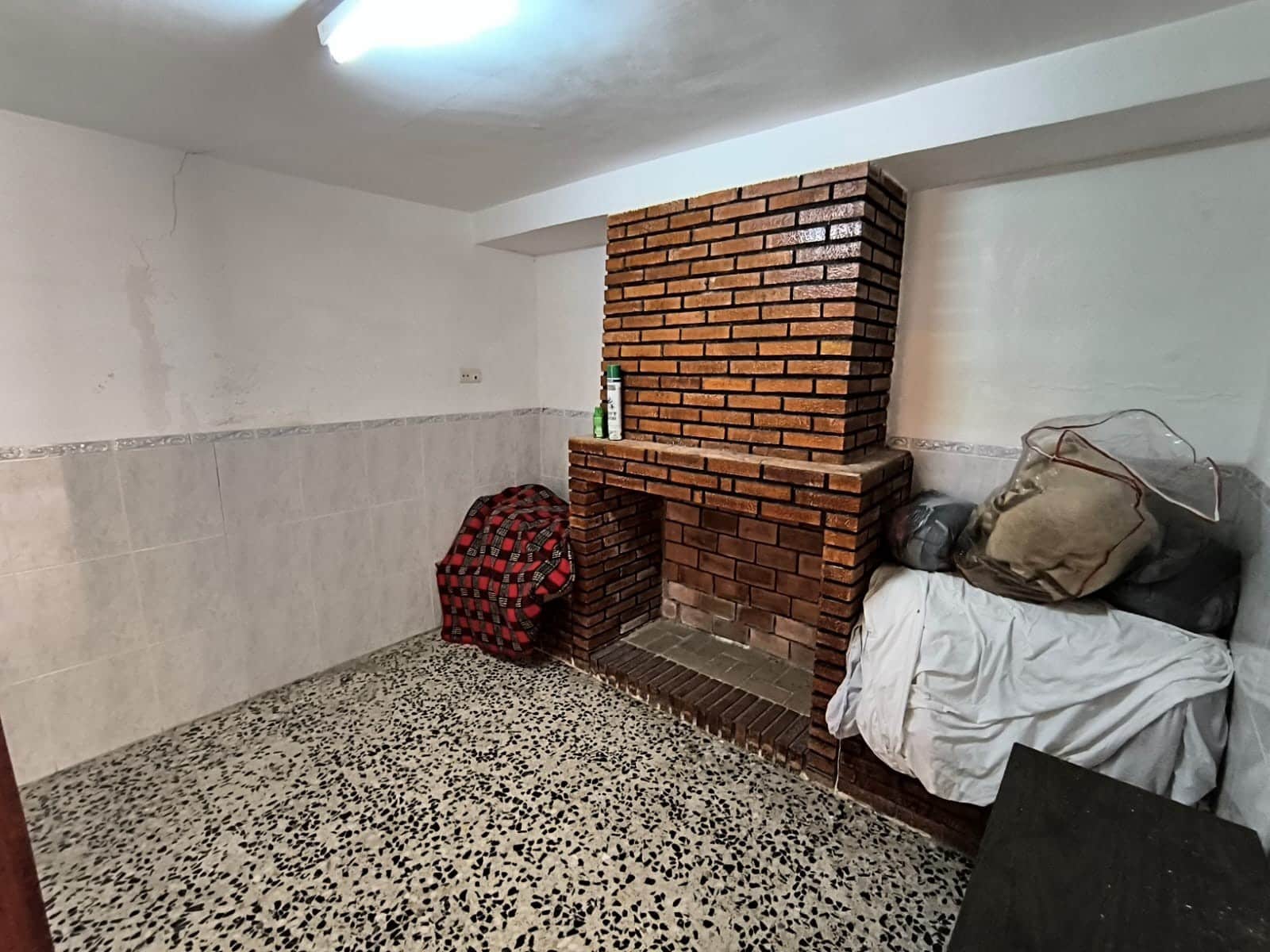 6 Zimmer Haus zu verkaufen in Pinoso mit Garage - 56.000 € (Ref: 9928671)