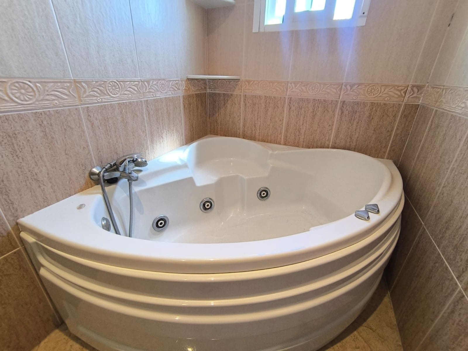 4 soveværelse Byhus til salg i L'Alguena / Alguenya - € 126.000 (Ref: 9932146)