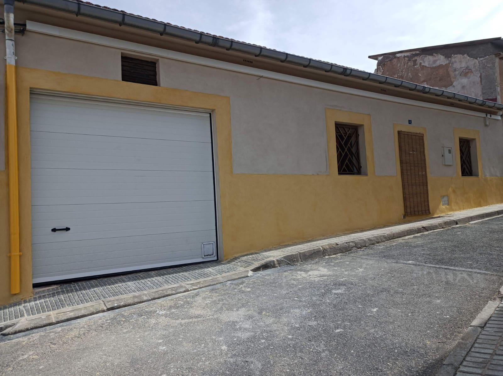 3 soveværelse Byhus til salg i Pinoso med garage - € 119.950 (Ref: 9948343)
