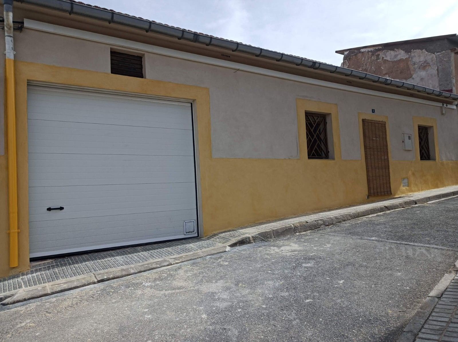 3 soveværelse Byhus til salg i Pinoso med garage - € 111.950 (Ref: 9948343)