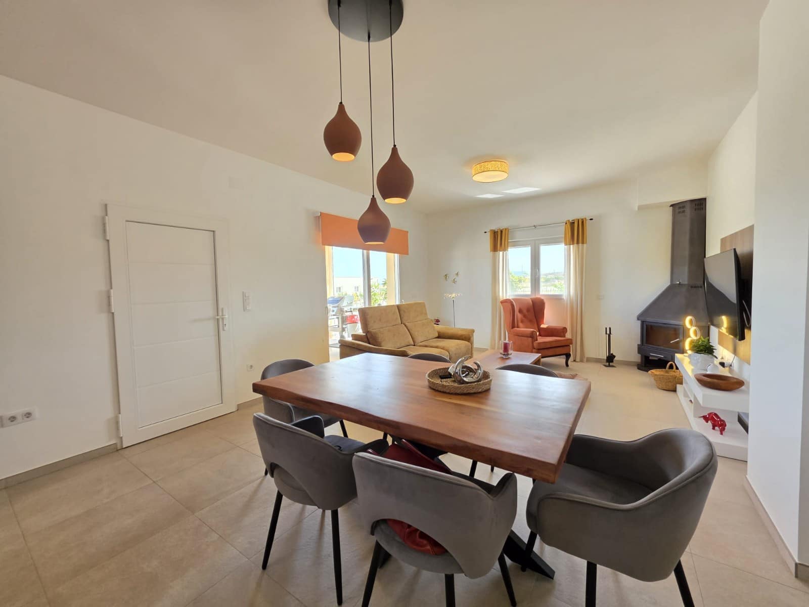 3 soveværelse Villa til salg i Pinoso med swimmingpool garage - € 423.995 (Ref: 9950721)