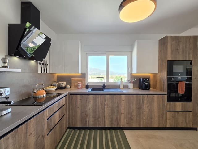3 soveværelse Villa til salg i Pinoso med swimmingpool garage - € 423.995 (Ref: 9950721)