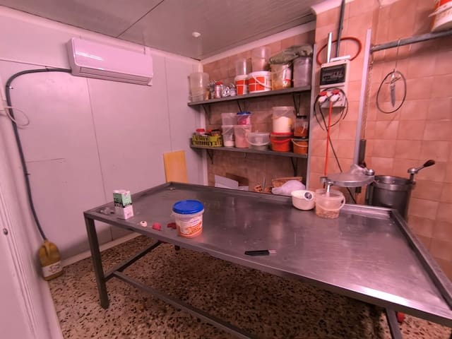 6 soveværelse Erhverv til salg i Yecla - € 170.000 (Ref: 9956031)