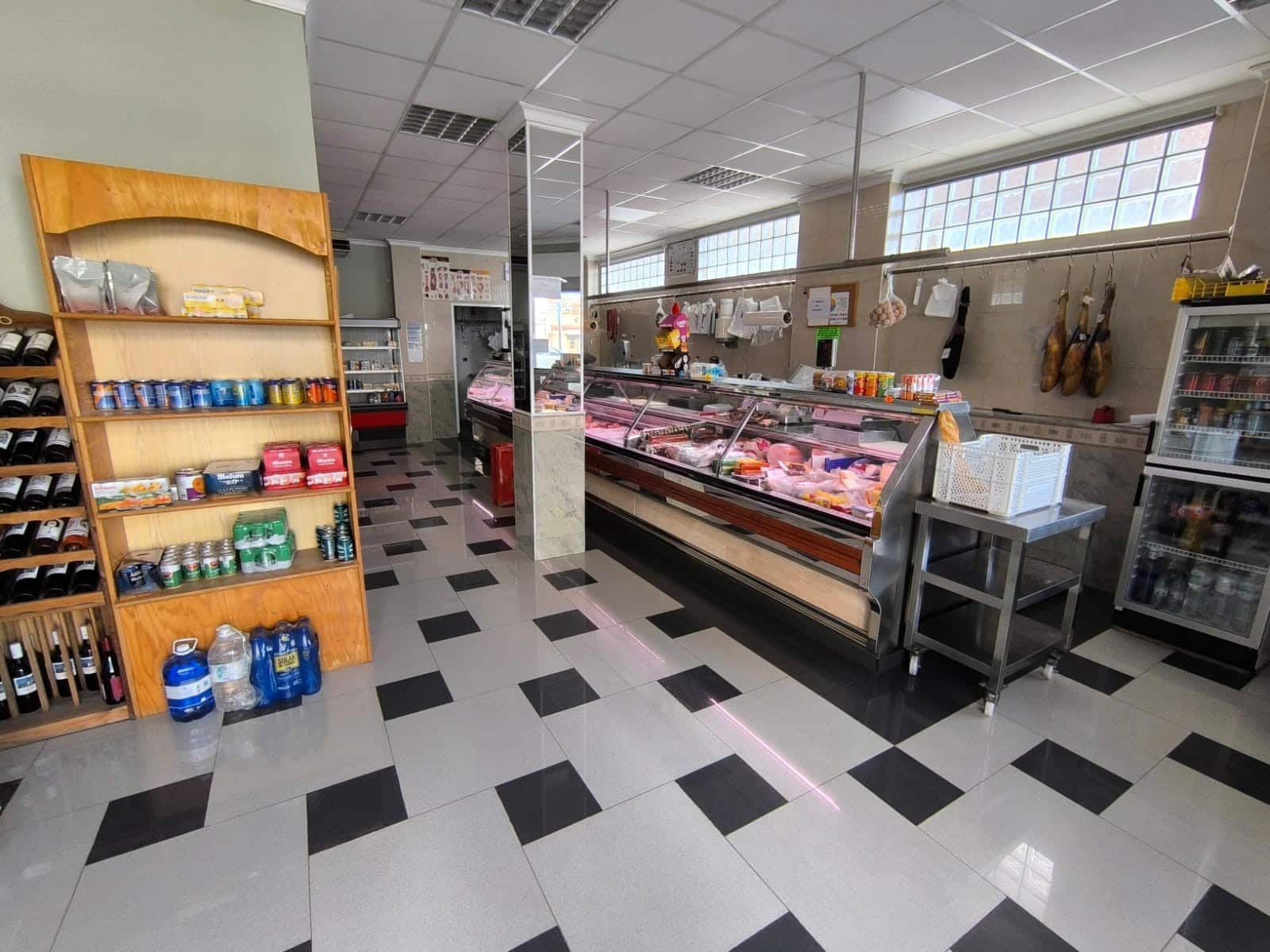 6 bedroom Commercial for sale in Yecla - € 170,000 (Ref: 9956031)