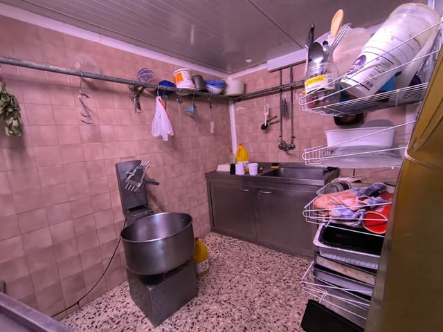 6 soveværelse Erhverv til salg i Yecla - € 170.000 (Ref: 9956031)