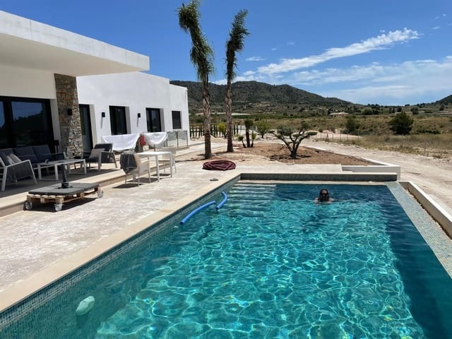 3 slaapkamer Villa te koop in Pinoso met zwembad garage - € 390.500 (Ref: 9958387)