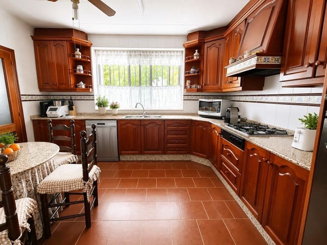 7 sypialnia Willa na sprzedaż w Villena z basenem garażem - 690 000 € (Ref: 9981622)