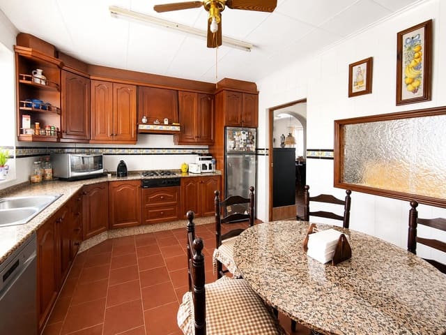 7 sypialnia Willa na sprzedaż w Villena z basenem garażem - 690 000 € (Ref: 9981622)
