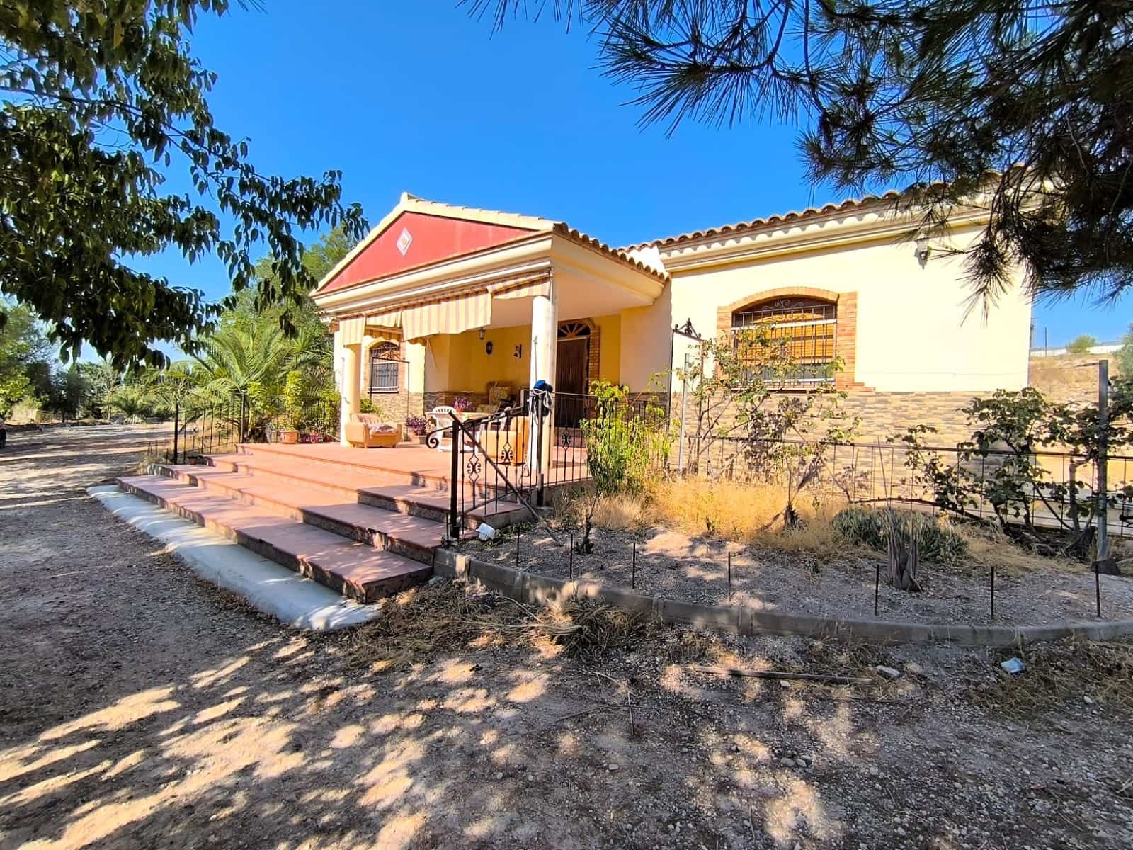 5 soveværelse Villa til salg i Jumilla med swimmingpool garage - € 300.000 (Ref: 9984301)