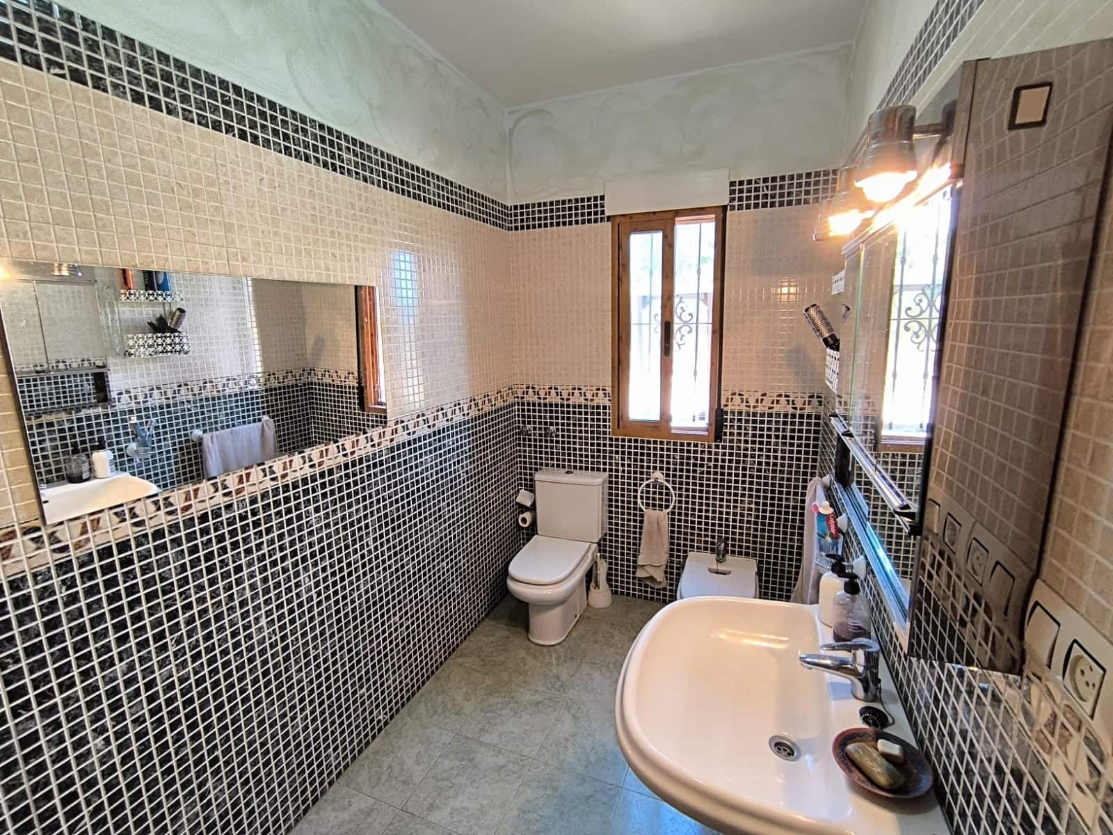 5 soveværelse Villa til salg i Jumilla med swimmingpool garage - € 300.000 (Ref: 9984301)