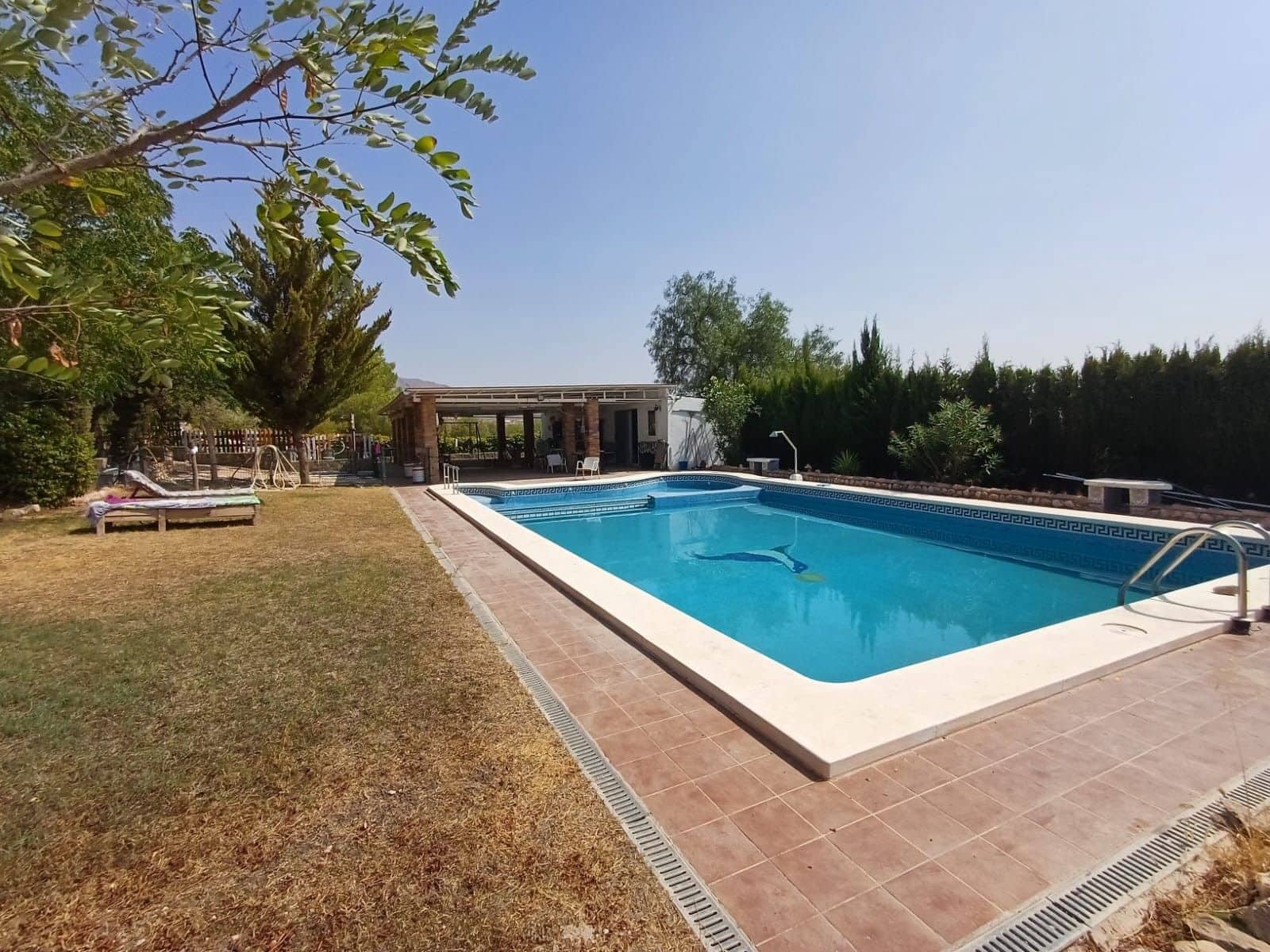 5 bedroom Villa for sale in Jumilla with pool garage - € 300,000 (Ref: 9984301)