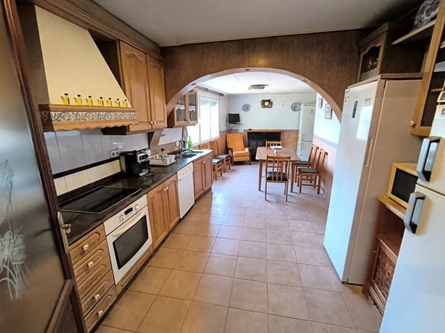 6 Zimmer Villa zu verkaufen in Yecla mit Pool Garage - 279.000 € (Ref: 9984302)
