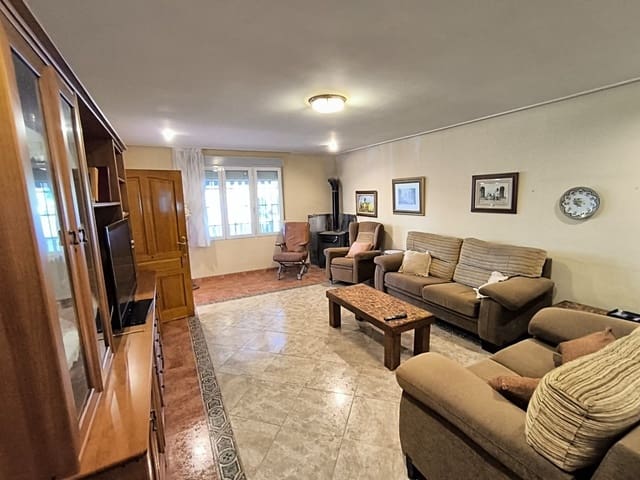 6 Zimmer Villa zu verkaufen in Yecla mit Pool Garage - 279.000 € (Ref: 9984302)