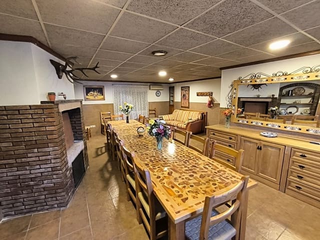 6 Zimmer Villa zu verkaufen in Yecla mit Pool Garage - 279.000 € (Ref: 9984302)