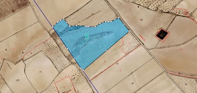 Grunde uden byggetilladelser til salg i Yecla - € 48.000 (Ref: 9991807)