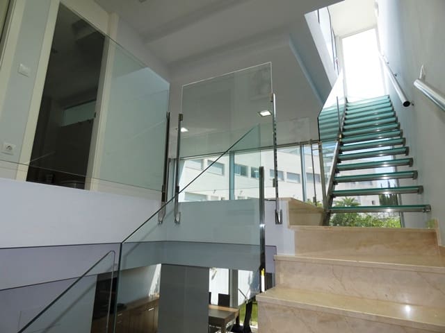 4 soverom Rekkehus til salgs i Denia med svømmebasseng garasje - € 575 000 (Ref: 9221352)