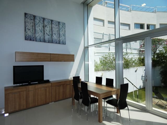 4 soverom Rekkehus til salgs i Denia med svømmebasseng garasje - € 575 000 (Ref: 9221352)