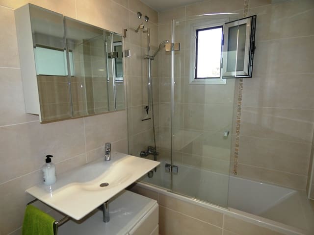 4 soverom Rekkehus til salgs i Denia med svømmebasseng garasje - € 575 000 (Ref: 9221352)