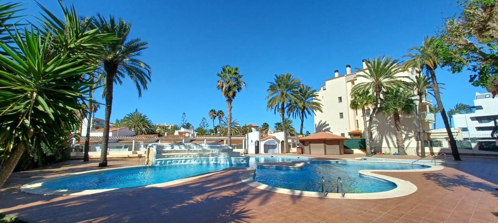 Apartment for sale in Denia with pool garage - € 124,000 (Ref: 9688548)