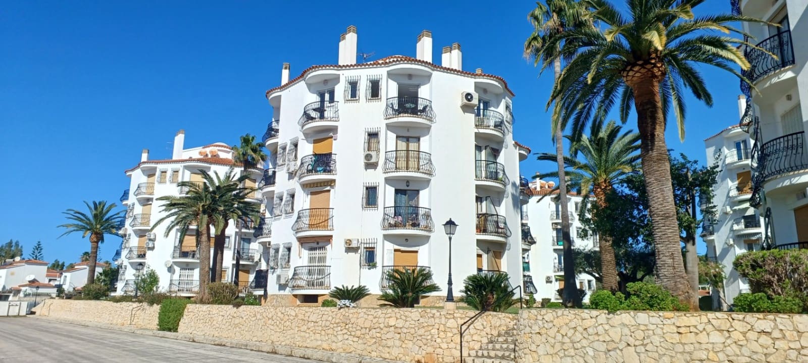 Apartment for sale in Denia with pool garage - € 124,000 (Ref: 9688548)