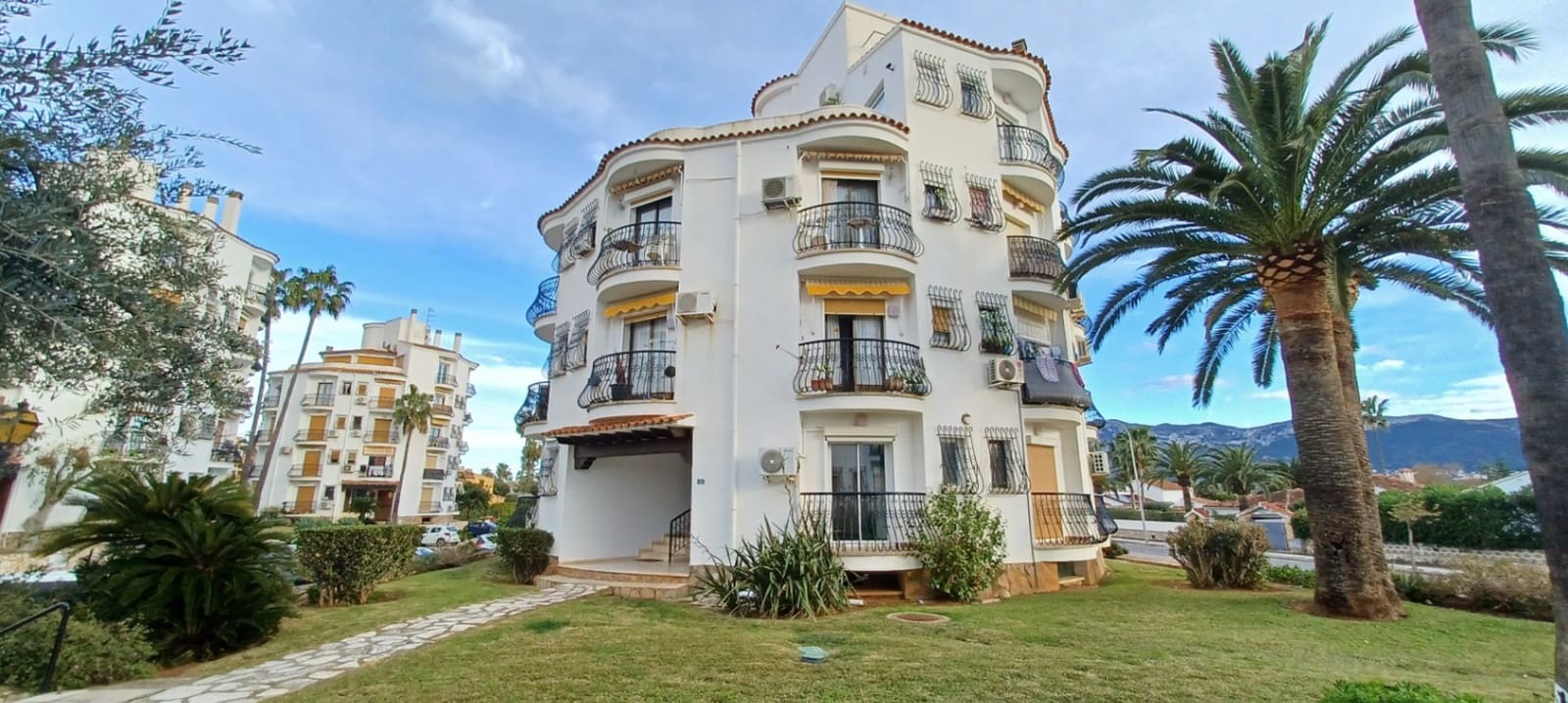 Apartment for sale in Denia with pool garage - € 124,000 (Ref: 9688548)