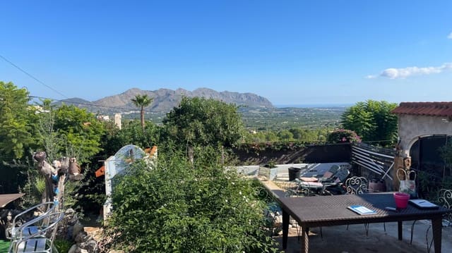 2 soveværelse Villa til salg i Orba med swimmingpool garage - € 280.000 (Ref: 9810358)