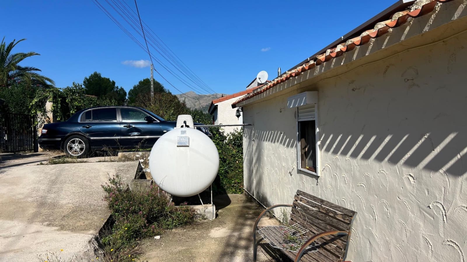 2 soveværelse Villa til salg i Orba med swimmingpool garage - € 280.000 (Ref: 9810358)