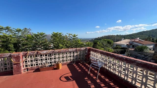 2 soveværelse Villa til salg i Orba med swimmingpool garage - € 280.000 (Ref: 9810358)