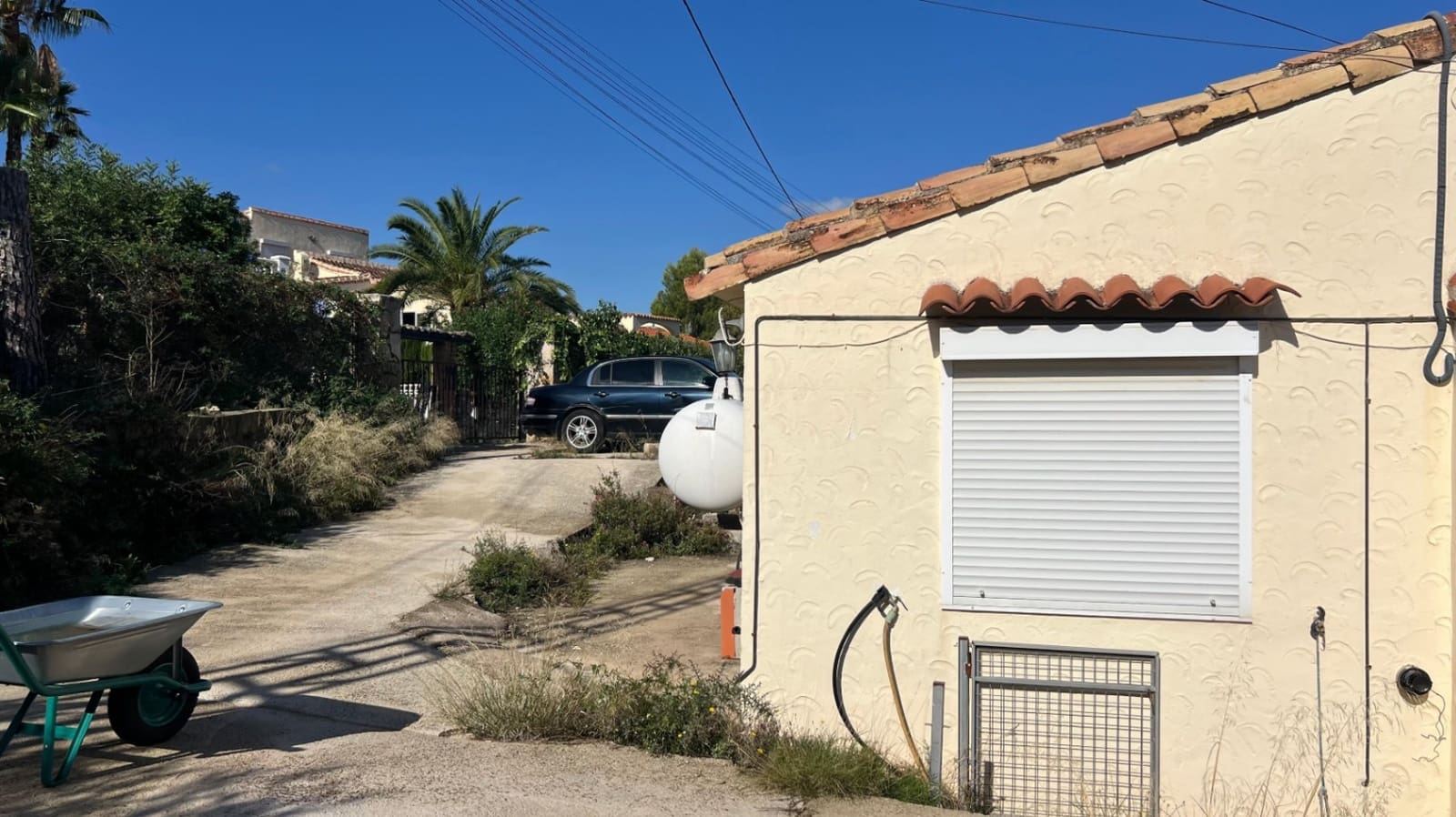 2 soveværelse Villa til salg i Orba med swimmingpool garage - € 280.000 (Ref: 9810358)