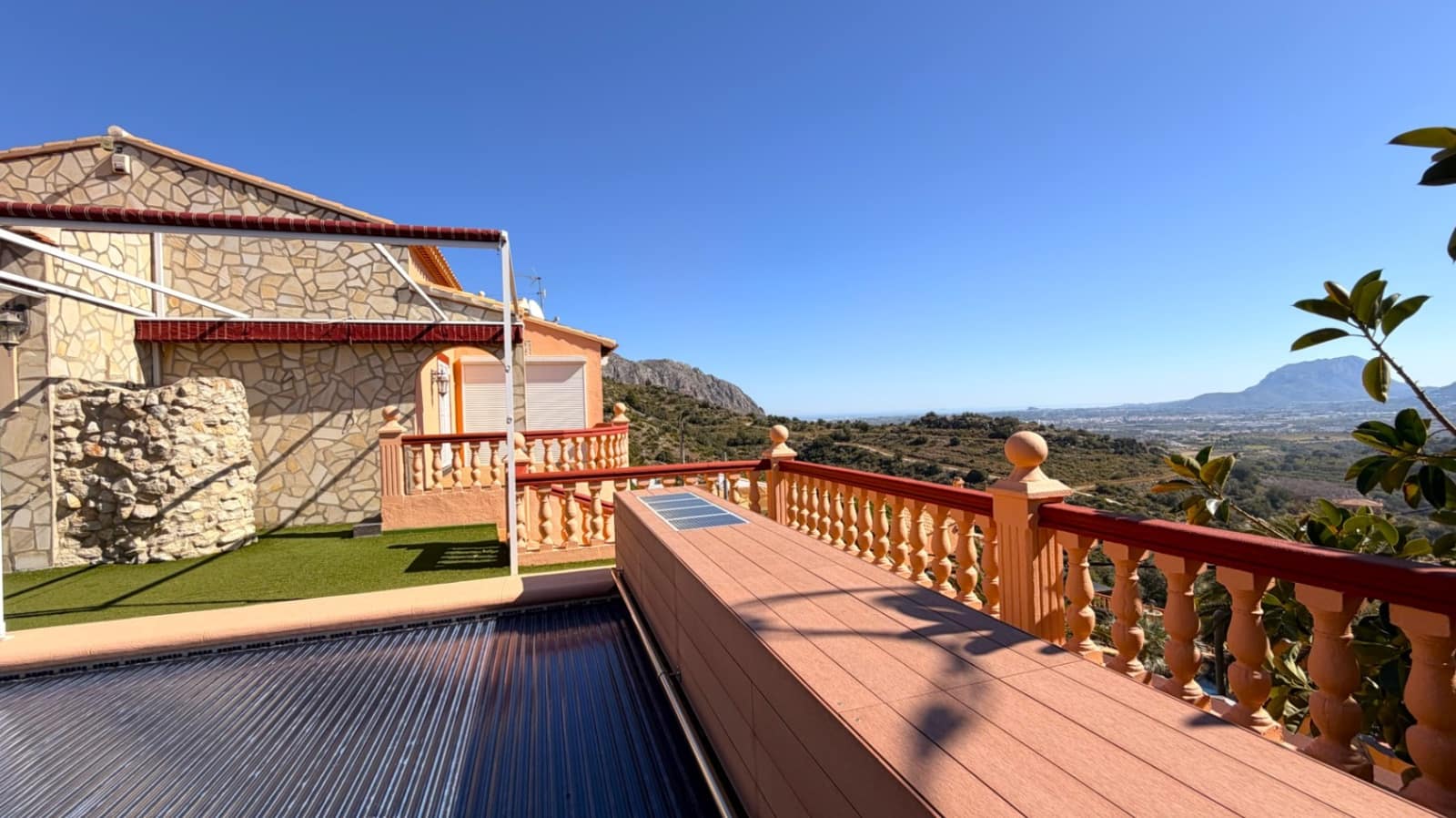 5 bedroom Villa for sale in Sanet i Negrals with garage - € 595,000 (Ref: 9813554)