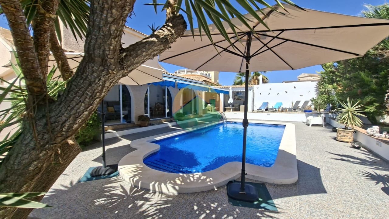 3 bedroom Villa for sale in Camposol with pool garage - € 299,995 (Ref: 10000529)