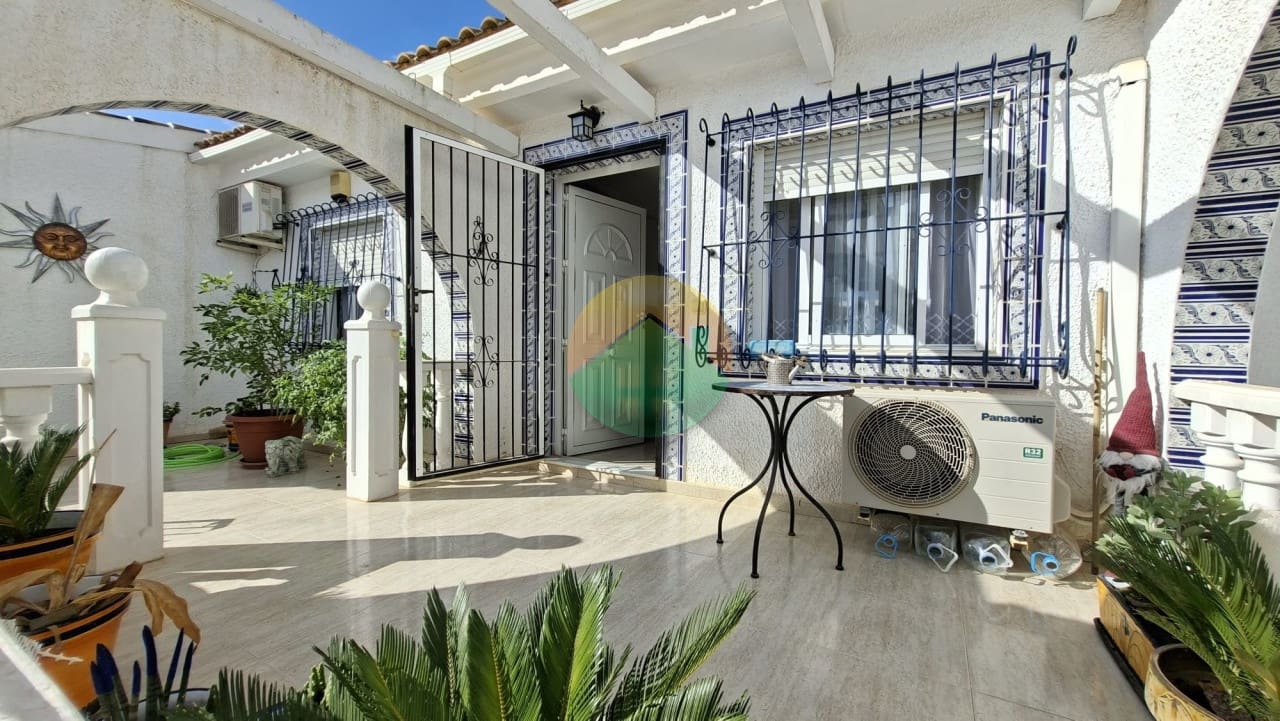 2 bedroom Terraced Villa for sale in Camposol with pool - € 89,995 (Ref: 10000888)