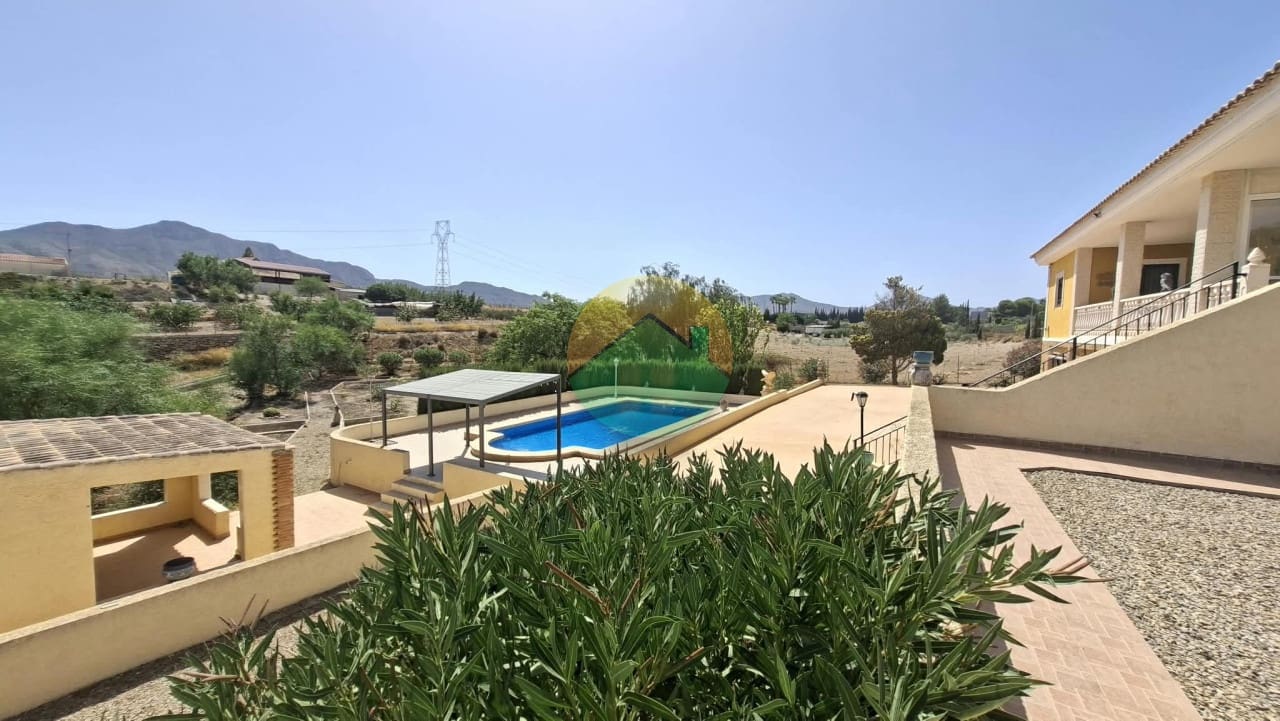 4 sovrum Villa till salu i Leiva med pool garage - 559 000 € (Ref: 10051971)