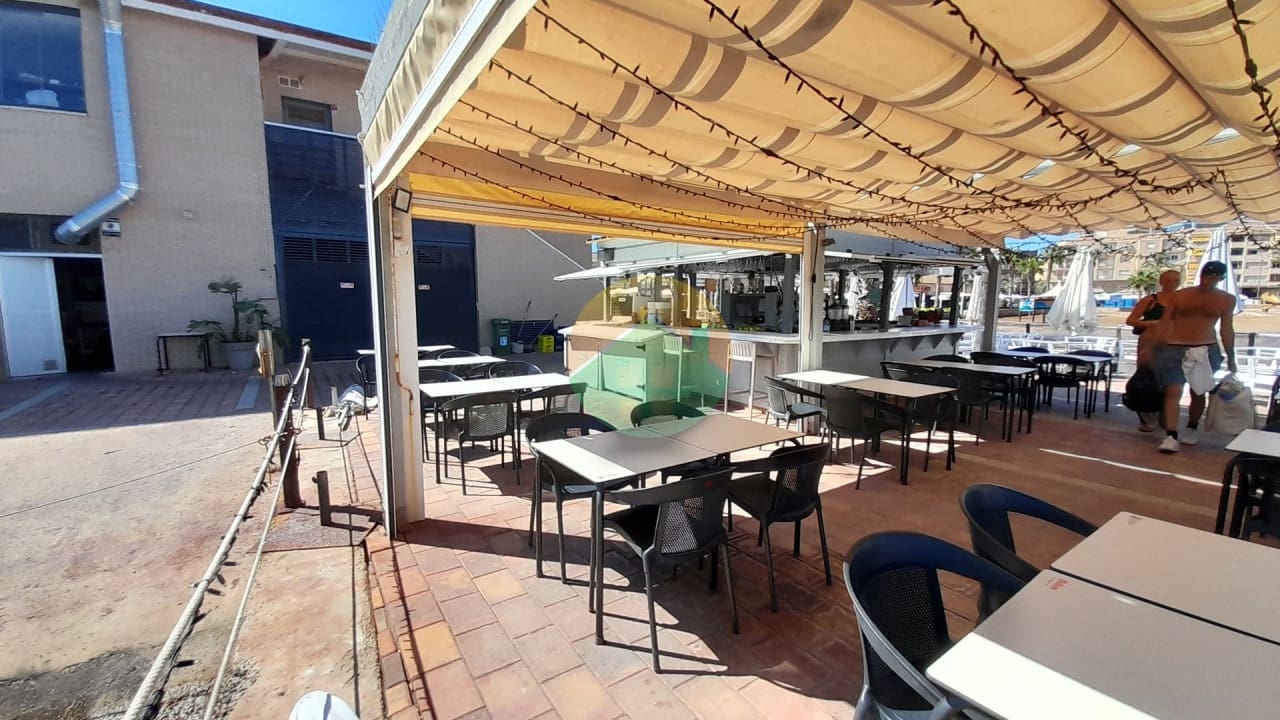 Restaurante/Bar para venda em Puerto de Mazarron - 150 000 € (Ref: 10081745)