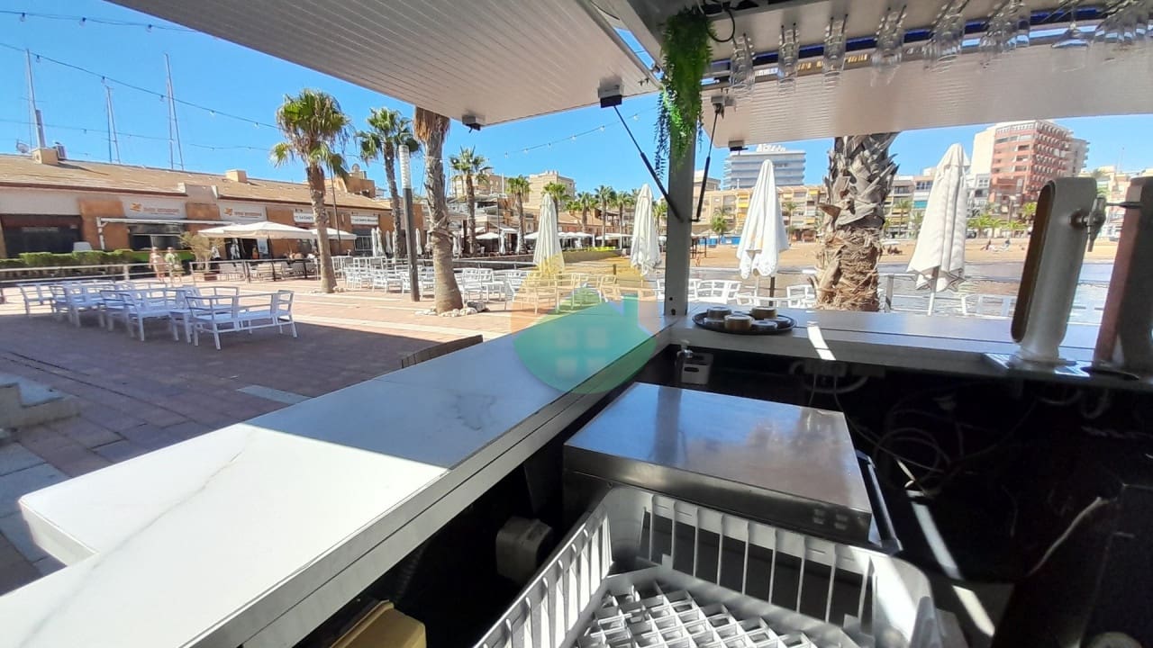 Restaurante/Bar para venda em Puerto de Mazarron - 150 000 € (Ref: 10081745)