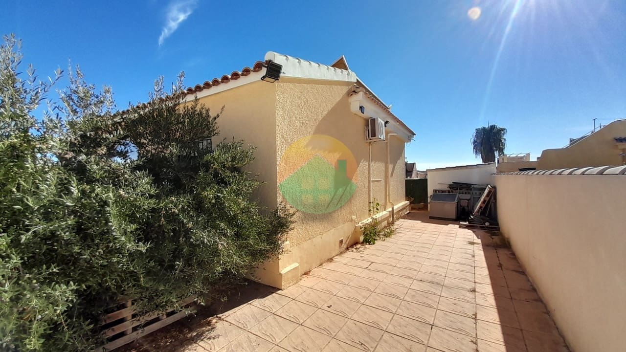 2 bedroom Villa for sale in Camposol with pool garage - € 175,000 (Ref: 10167422)