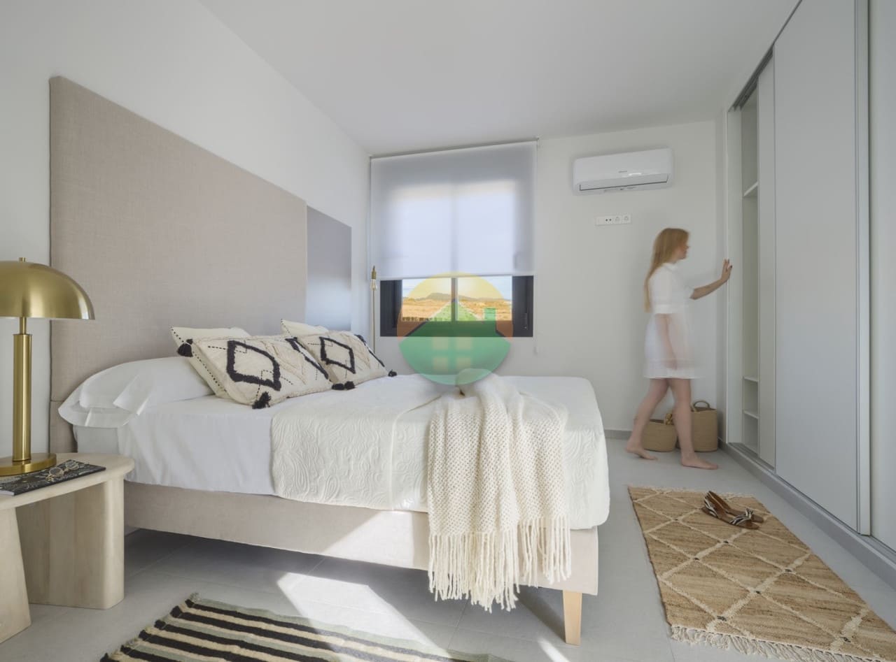 2 soveværelse Semi-Rækkehus til salg i Banos y Mendigo med swimmingpool - € 229.000 (Ref: 6810675)