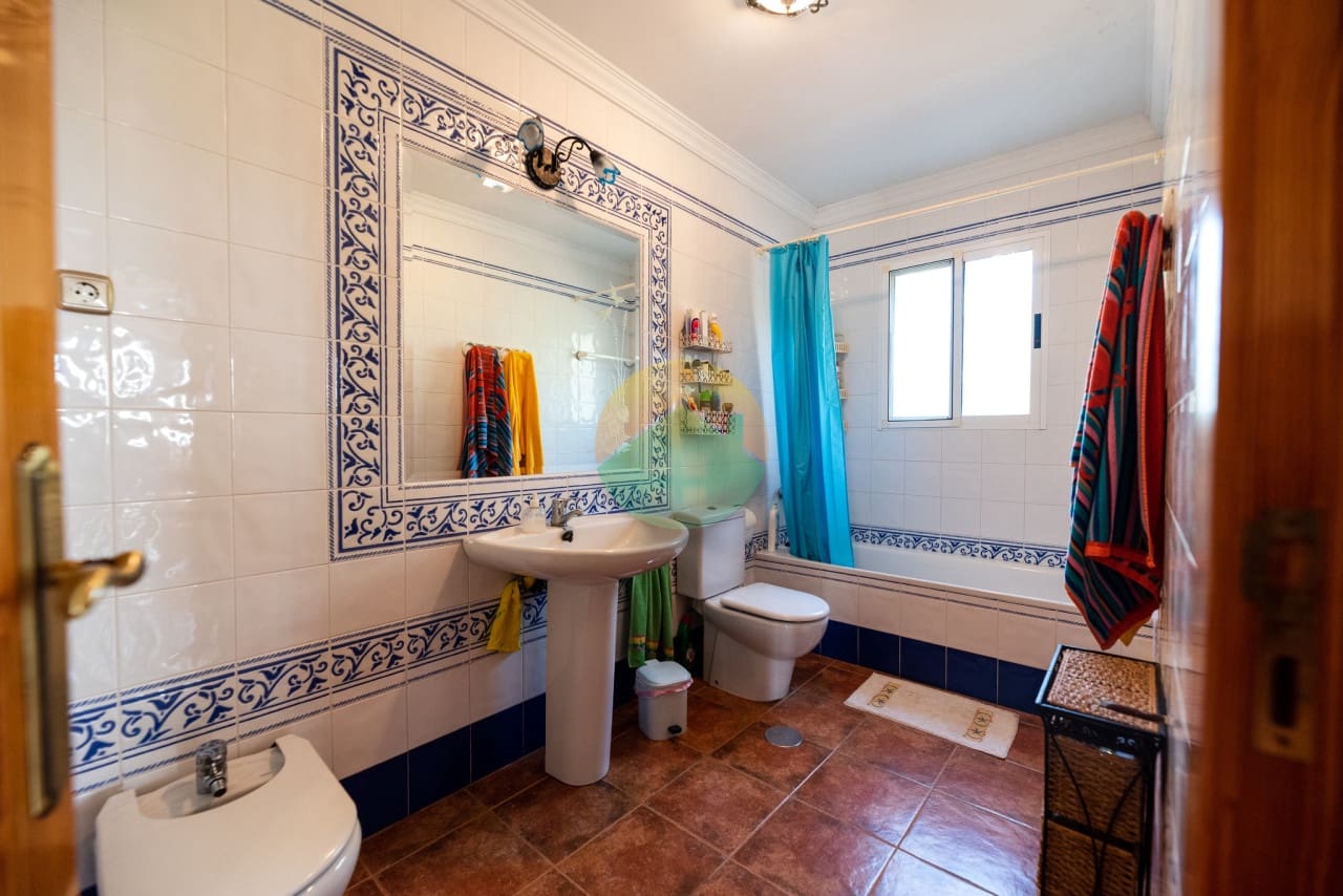 4 soveværelse Finca/Landehus til salg i Leiva med garage - € 399.000 (Ref: 7524785)