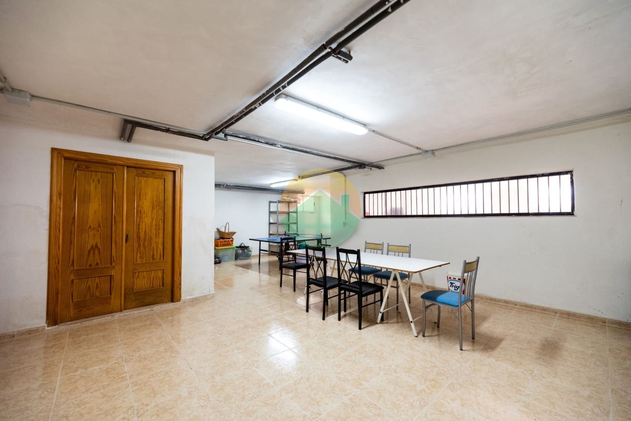 4 soveværelse Finca/Landehus til salg i Leiva med garage - € 399.000 (Ref: 7524785)