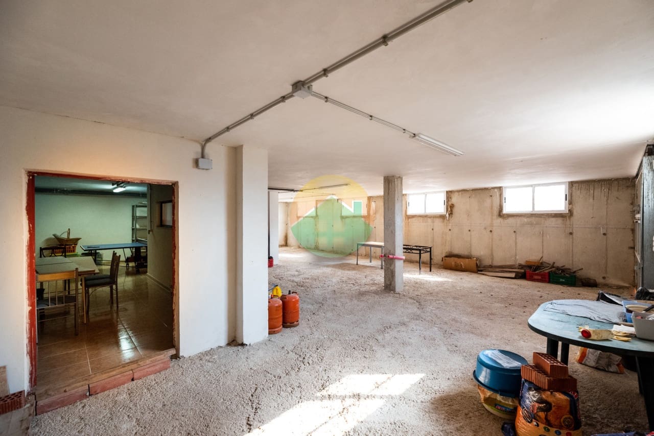 4 soveværelse Finca/Landehus til salg i Leiva med garage - € 399.000 (Ref: 7524785)