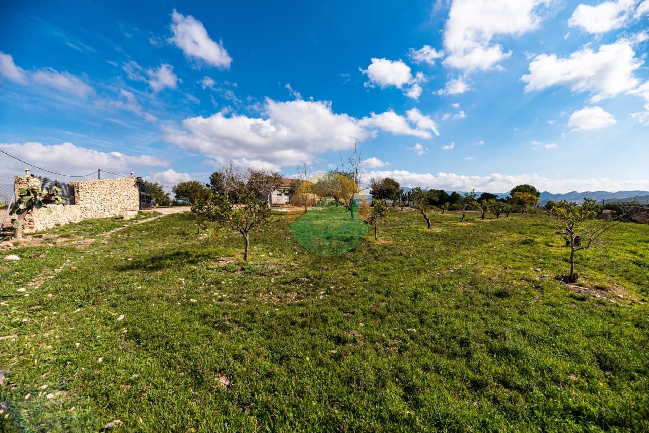 4 soveværelse Finca/Landehus til salg i Leiva med garage - € 399.000 (Ref: 7524785)