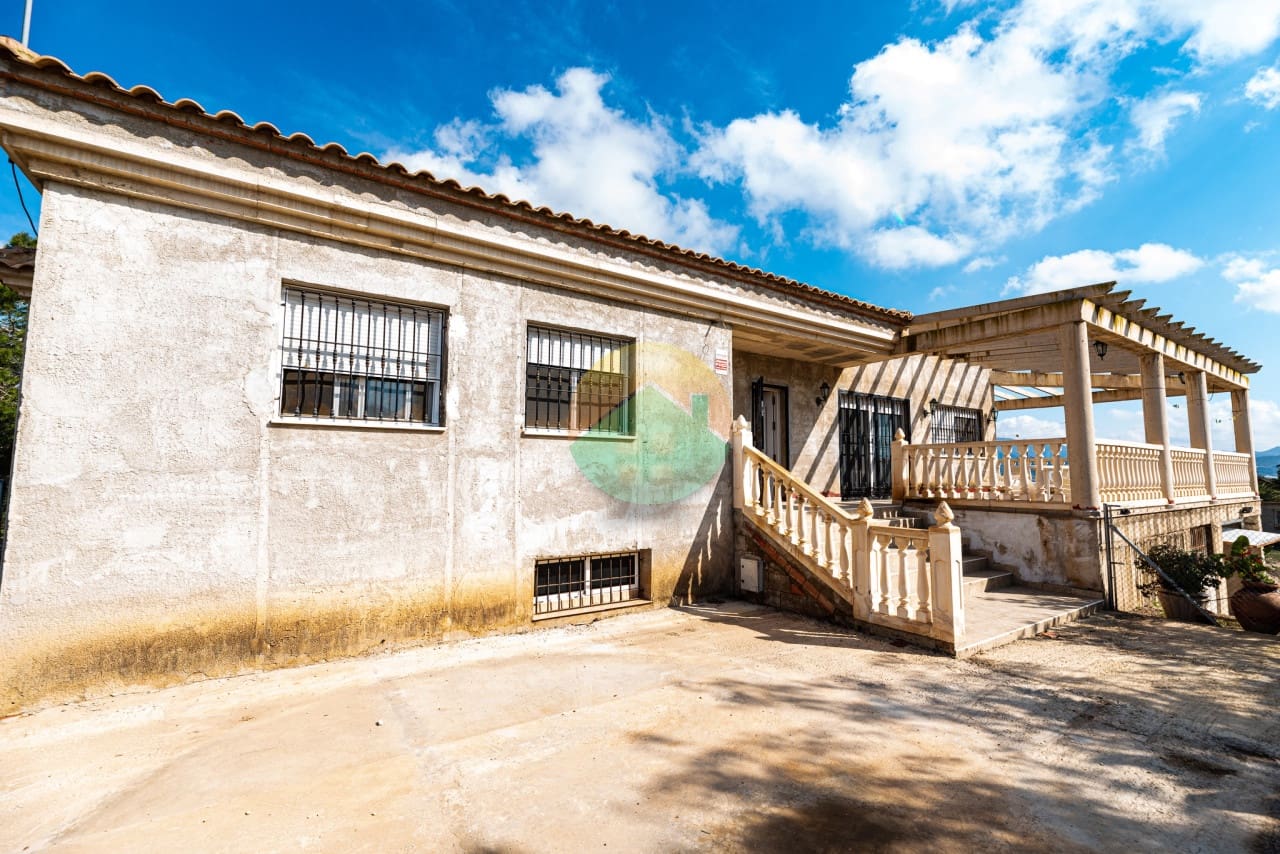 4 soveværelse Finca/Landehus til salg i Leiva med garage - € 399.000 (Ref: 7524785)