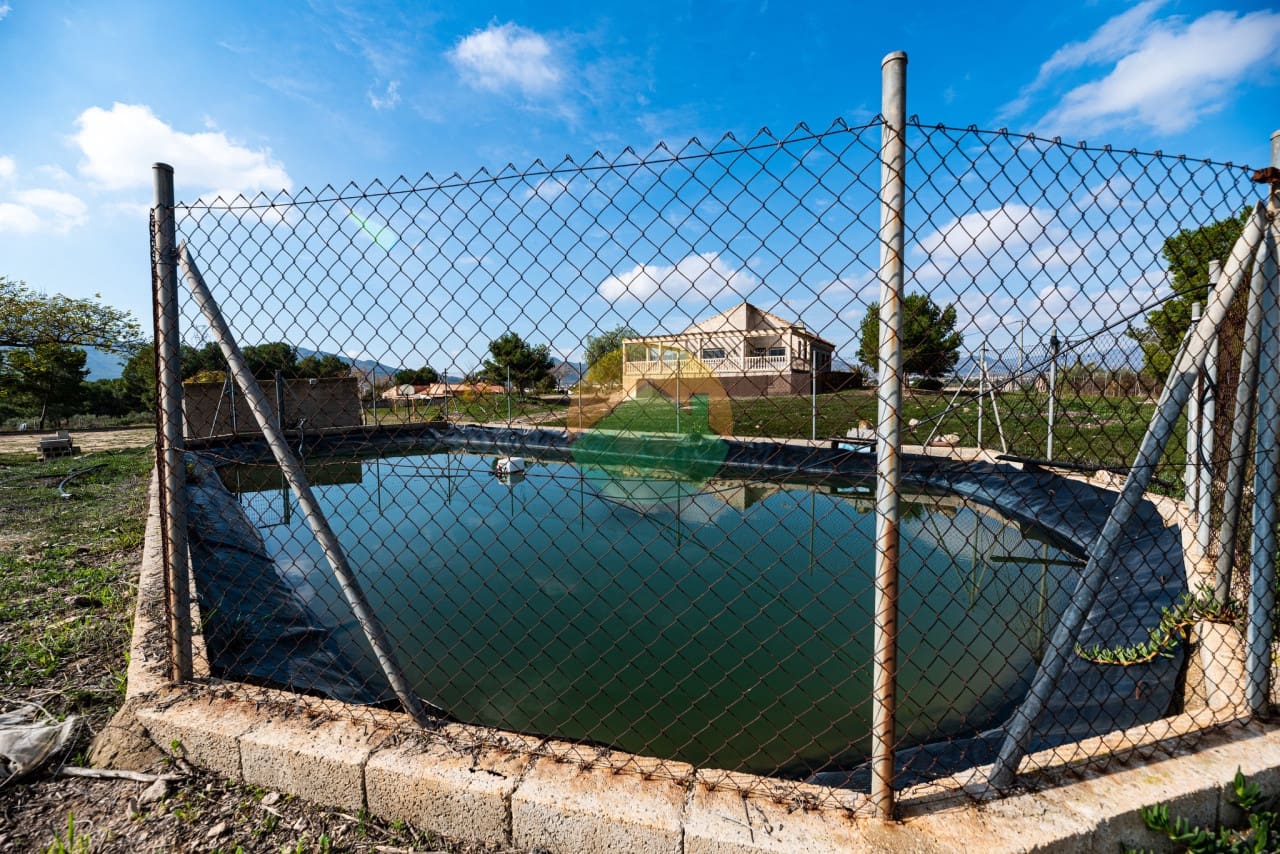 4 soveværelse Finca/Landehus til salg i Leiva med garage - € 399.000 (Ref: 7524785)