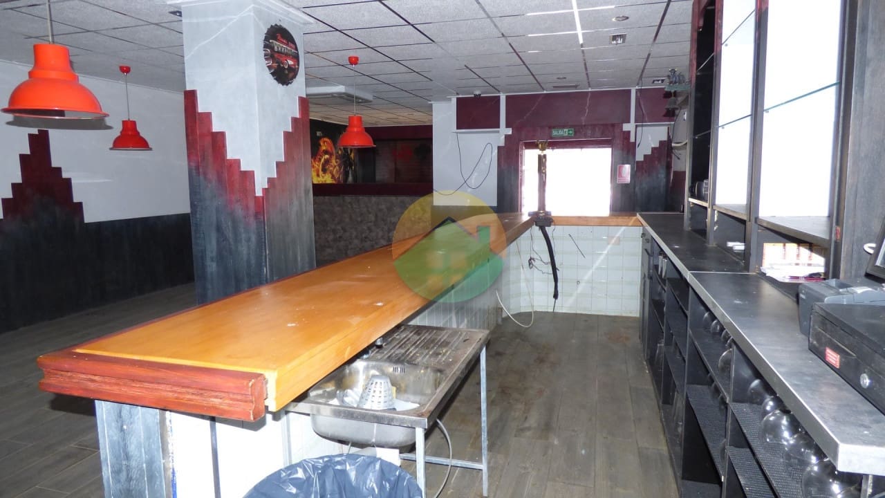 Kommersiell til salgs i Puerto de Mazarron - € 159 900 (Ref: 7612631)